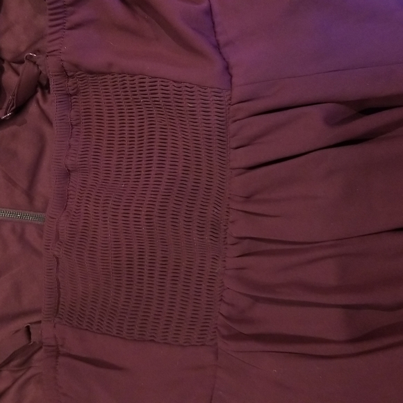 Torid Burgundy adjustable strap zippered front elastic back flowy top sz 2=2X - Picture 3 of 8